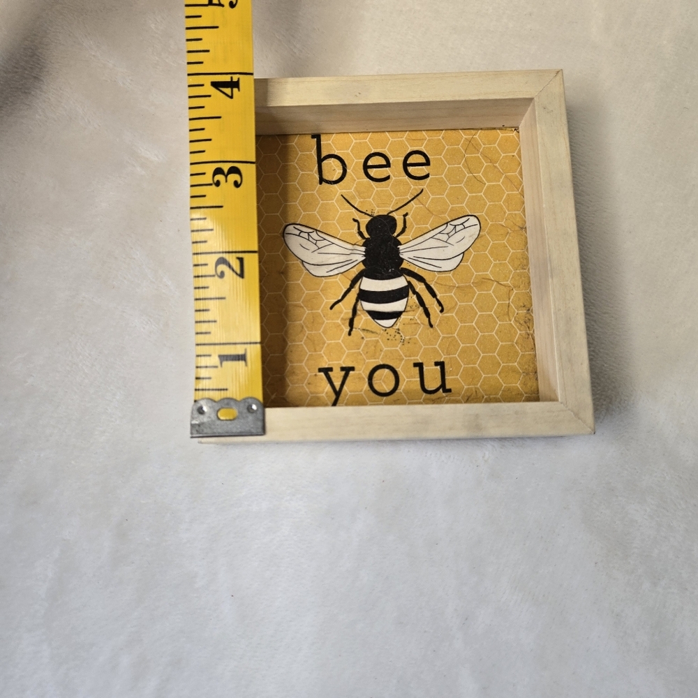 Yellow bee gnome and decor bundle - Picture 5 of 9